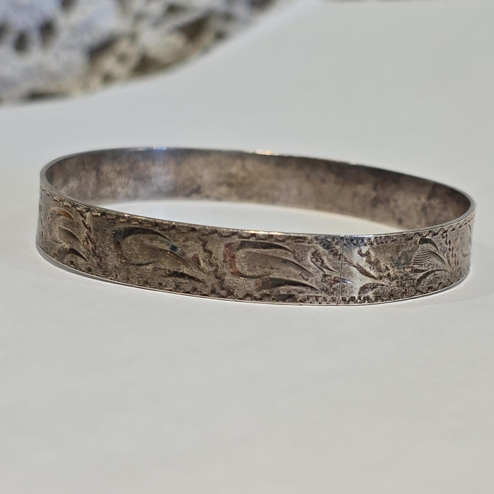 Vintage sterling silver craved bangle